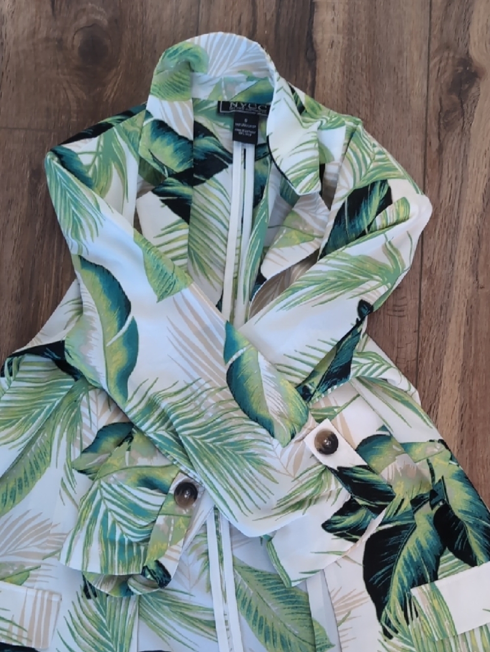 NYCC Tropical Leaf Blazer-Look Airy Cardigan in White and Green - Picture 2 of 4
